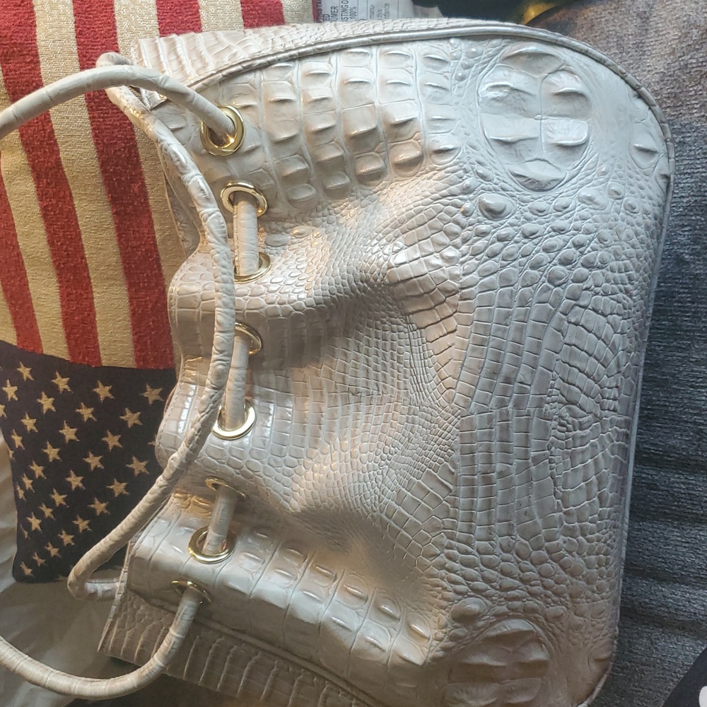 Brahmin. AMY SEASHELL Crocodile Embossed Shoulder Bag. NEVER USED With regist - Picture 5 of 10